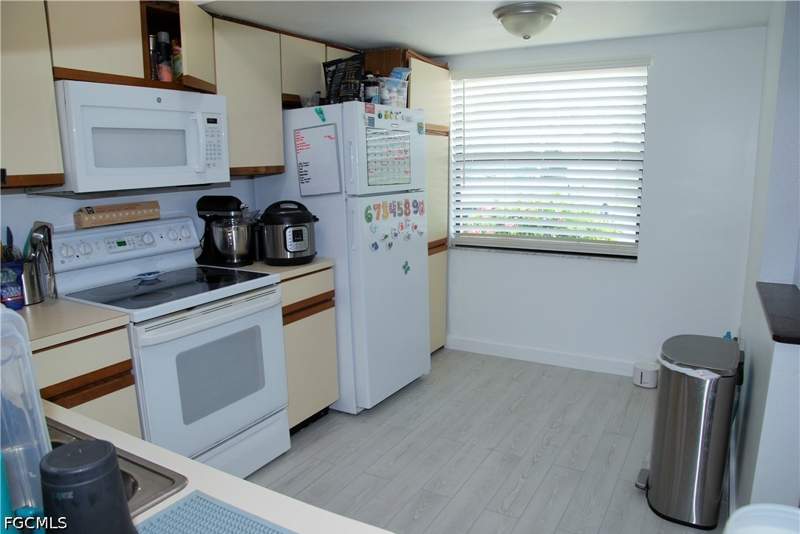 2 bedroom Condominium at 3734 SW 8th Ct 102, Patio Villas Of Cape Coral, Cape Coral — photo 2