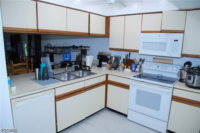 2 bedroom Condominium at 3734 SW 8th Ct 102, Patio Villas Of Cape Coral, Cape Coral — photo 4