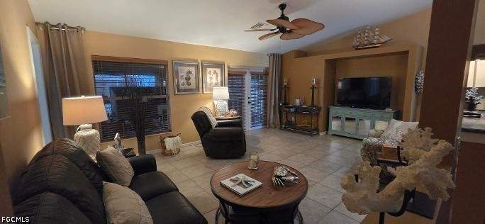 3 bedroom SingleFamilyResidence at 118 SE 41st Ter, Cape Coral, Cape Coral — photo 2