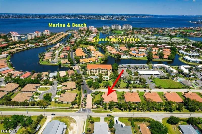 2 bedroom Attached at 5482 Peppertree Dr, Hummingbird Hammock Condo Phase 1, Fort Myers — photo 2
