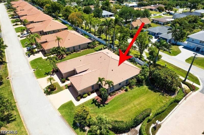 2 bedroom Attached at 5482 Peppertree Dr, Hummingbird Hammock Condo Phase 1, Fort Myers — photo 3