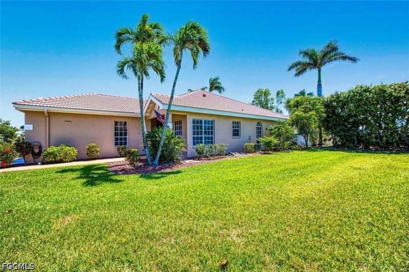 2 bedroom Attached at 5482 Peppertree Dr, Hummingbird Hammock Condo Phase 1, Fort Myers — photo 4