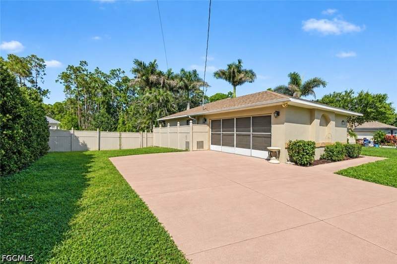 3 bedroom SingleFamilyResidence at 1111 Thompson Ave, Lehigh Acres, Lehigh Acres — photo 2