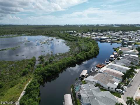 17611 Canal Cove Ct, Fort Myers Beach FL - photo 6 of 43