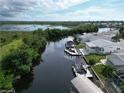 17611 Canal Cove Ct, Fort Myers Beach FL - photo 7 of 43
