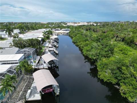 17611 Canal Cove Ct, Fort Myers Beach FL - photo 8 of 43