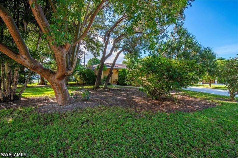 4 bedroom SingleFamilyResidence at 275 Lambton Ln, Berkshire Lakes, Naples — photo 5