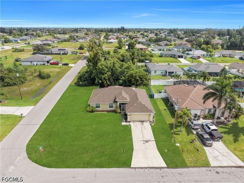 4 bedroom SingleFamilyResidence at 1211 NW 27th Pl, Cape Coral, Cape Coral — photo 3