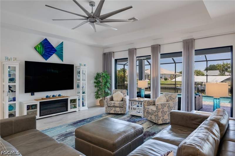 3 bedroom SingleFamilyResidence at 1413 SE 10th Ave, Cape Coral, Cape Coral — photo 4