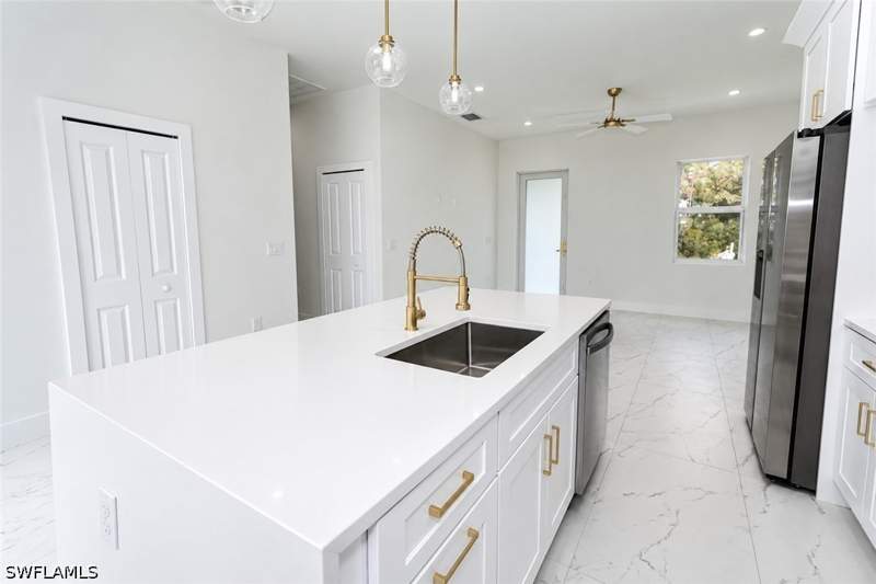 3 bedroom SingleFamilyResidence at 465 Windermere Dr, Greenbriar, Lehigh Acres — photo 4