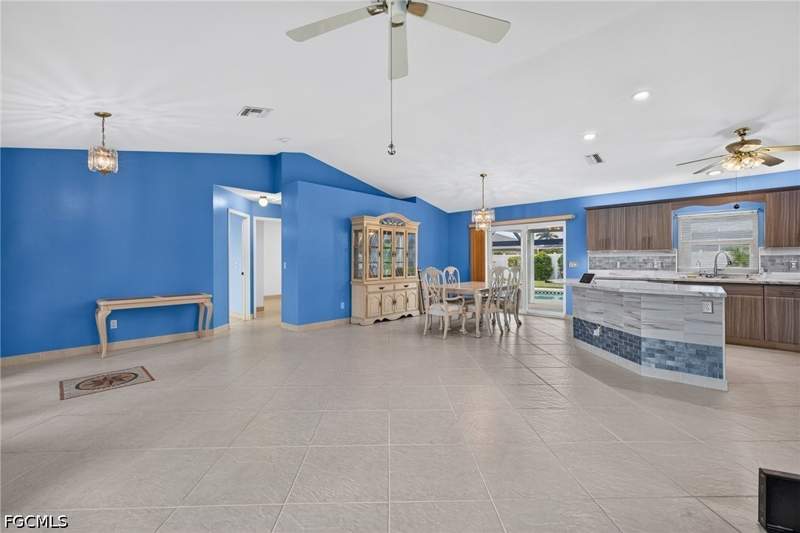 3 bedroom SingleFamilyResidence at 240 SE 28th Ter, Cape Coral, Cape Coral — photo 2