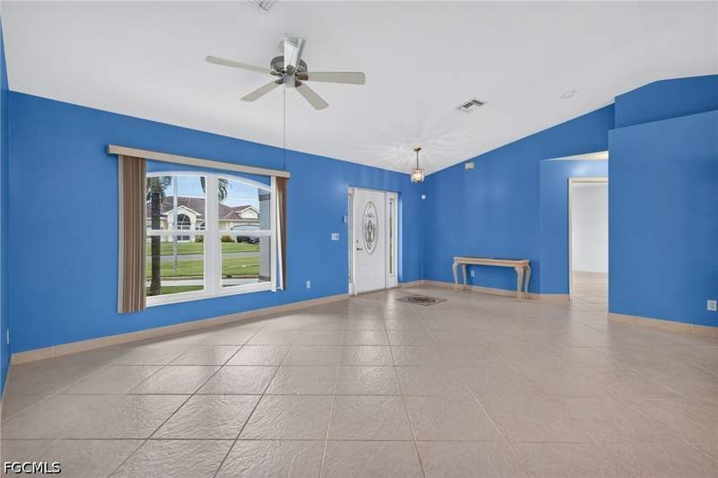 3 bedroom SingleFamilyResidence at 240 SE 28th Ter, Cape Coral, Cape Coral — photo 3