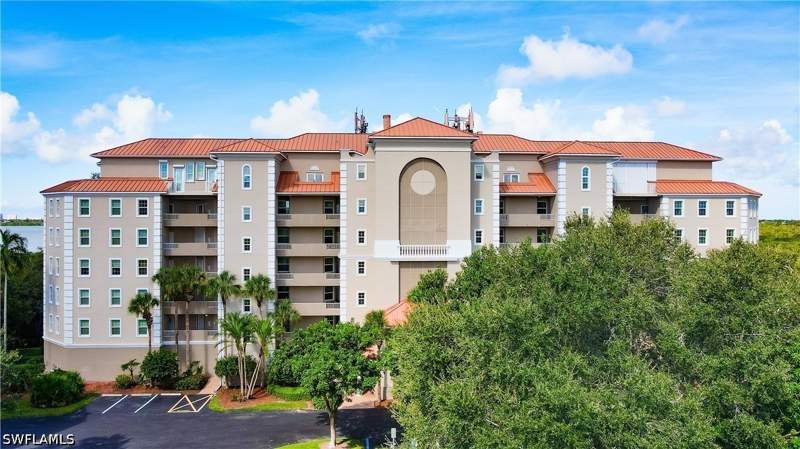 2 bedroom Condominium at 133 Vintage Bay Dr 29, Vintage Bay, Marco Island — photo 2