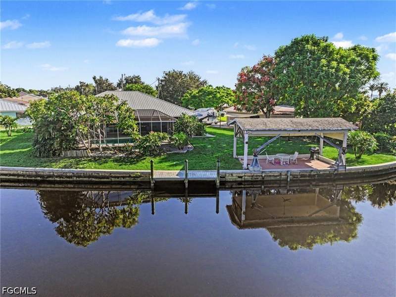 3 bedroom SingleFamilyResidence at 330 Bamboo Dr, Port Edison, North Fort Myers — photo 2