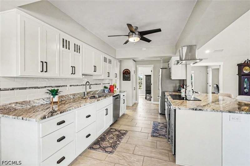3 bedroom SingleFamilyResidence at 330 Bamboo Dr, Port Edison, North Fort Myers — photo 5