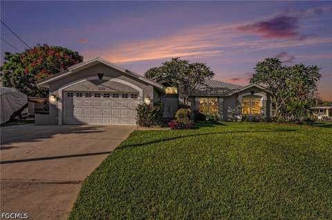 330 Bamboo Dr, North Fort Myers FL - photo 6 of 24