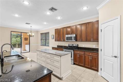 12424 Country Day Cir, Fort Myers FL - photo 9 of 38