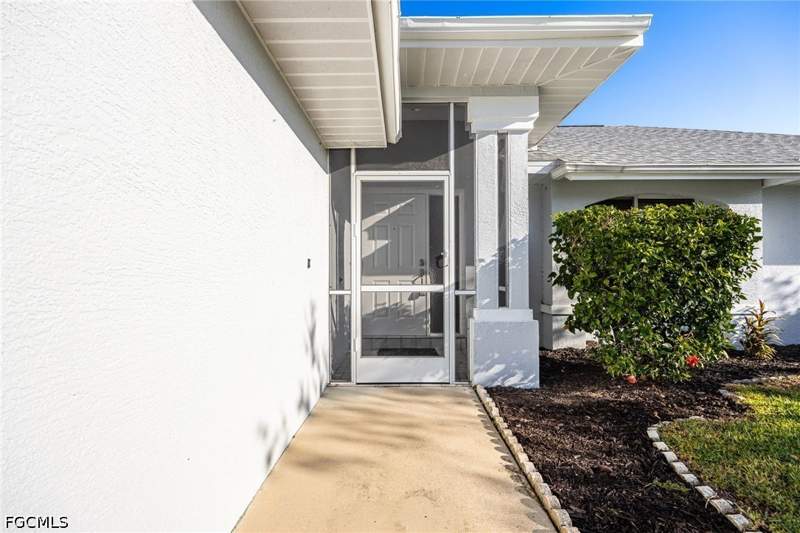 3 bedroom SingleFamilyResidence at 147 SE 19th Ln, Cape Coral, Cape Coral — photo 4