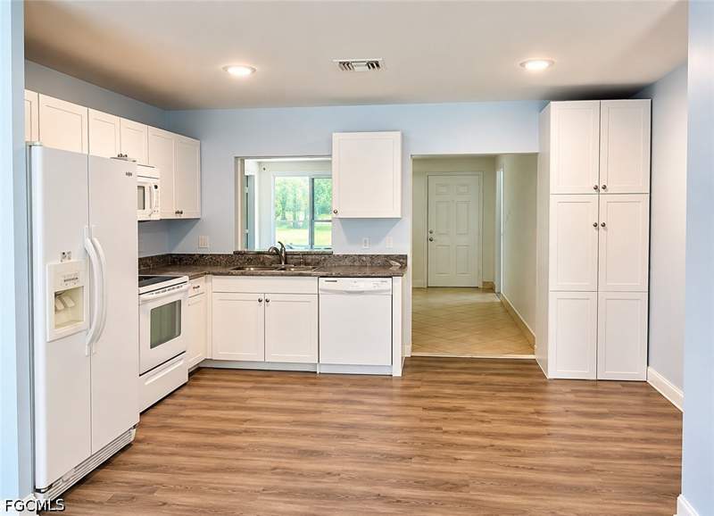 5 bedroom SingleFamilyResidence at 291 22nd St NE, Golden Gate Estates, Naples — photo 5