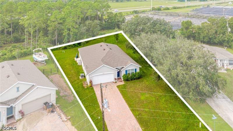 4 bedroom SingleFamilyResidence at 20550 Charles St, River Oaks, Alva — photo 3