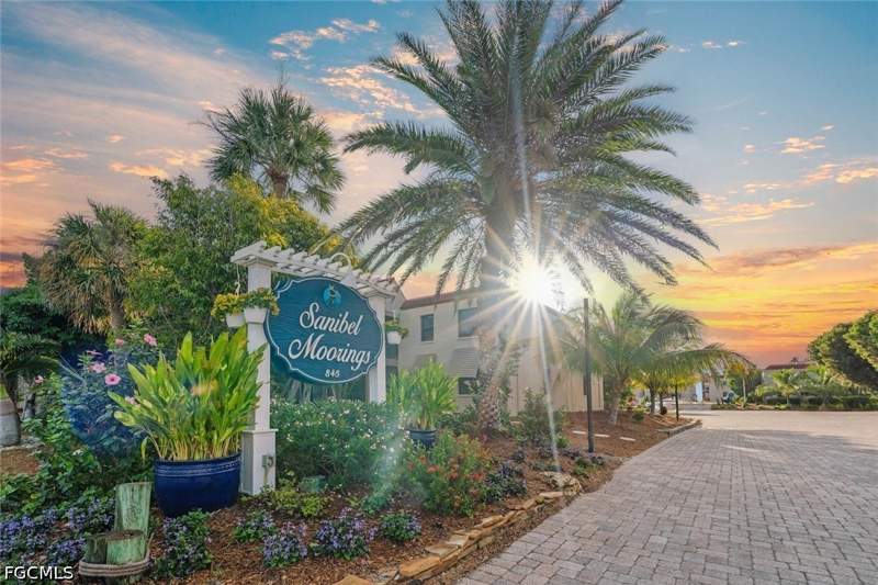 2 bedroom Condominium at 845 E Gulf Dr 1422, Sanibel Moorings Condo, Sanibel — photo 2