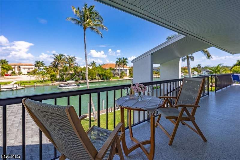 2 bedroom Condominium at 1250 Tennisplace Ct E33, Tennisplace, Sanibel — photo 3