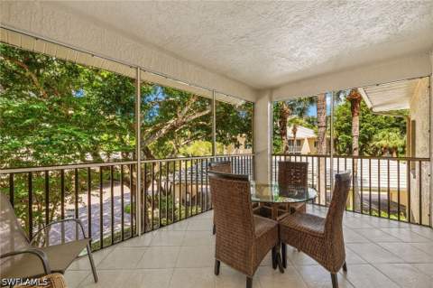 5817 Glencove Dr 405, Naples FL - photo 11 of 17
