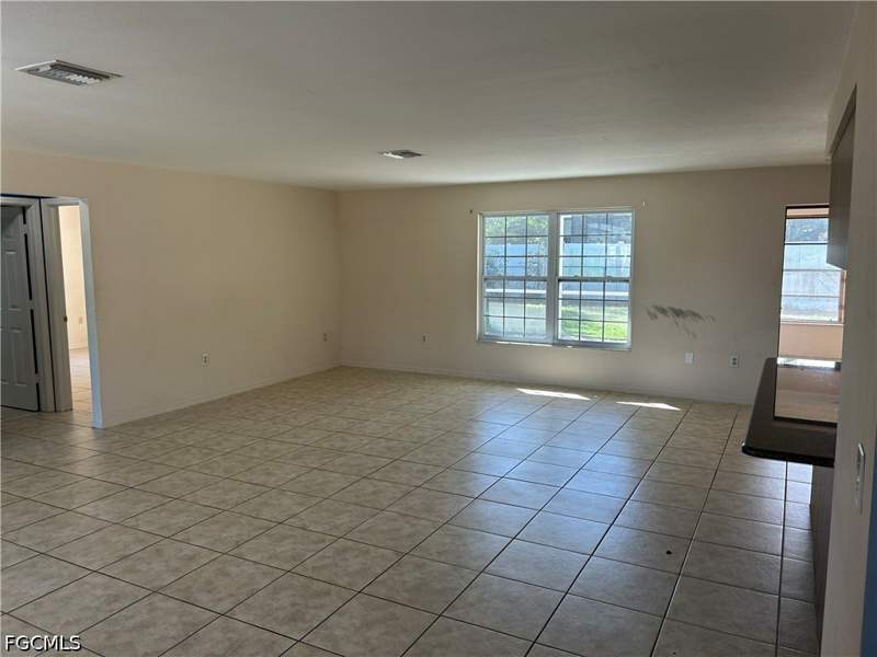 3 bedroom SingleFamilyResidence at 1318 SE 12th St, Cape Coral, Cape Coral — photo 2