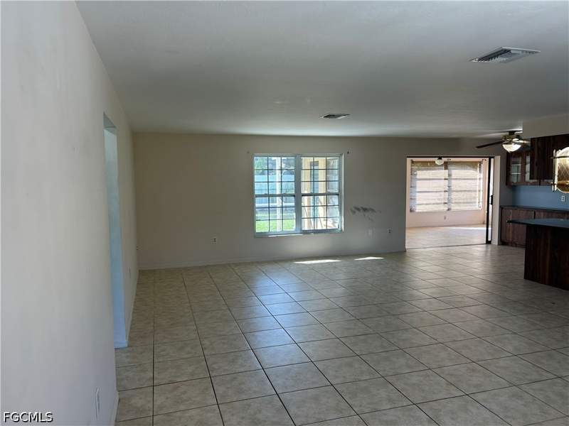 3 bedroom SingleFamilyResidence at 1318 SE 12th St, Cape Coral, Cape Coral — photo 4