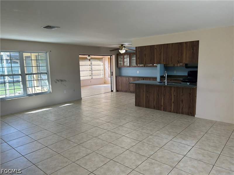 3 bedroom SingleFamilyResidence at 1318 SE 12th St, Cape Coral, Cape Coral — photo 5
