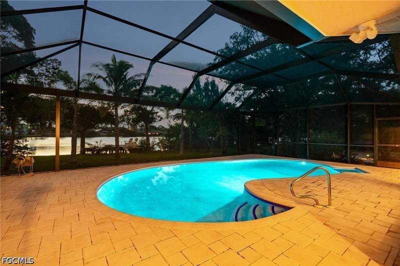 3 bedroom SingleFamilyResidence at 7337 Lake Dr, Heritage Farms, Fort Myers — photo 2