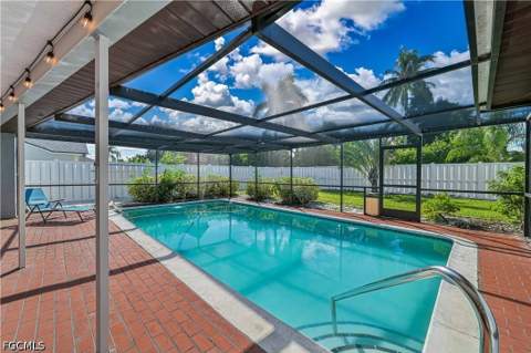 2202 SE 13th St, Cape Coral FL - photo 8 of 37