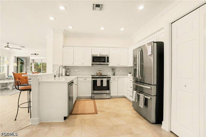 2 bedroom Attached at 8970 Bristol Bend, Sommerset Villas, Fort Myers — photo 4