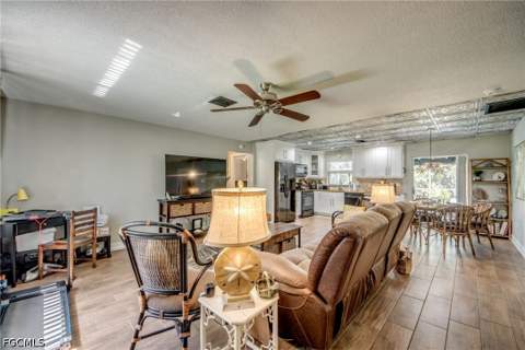 513 SE 34th St, Cape Coral FL - photo 7 of 35