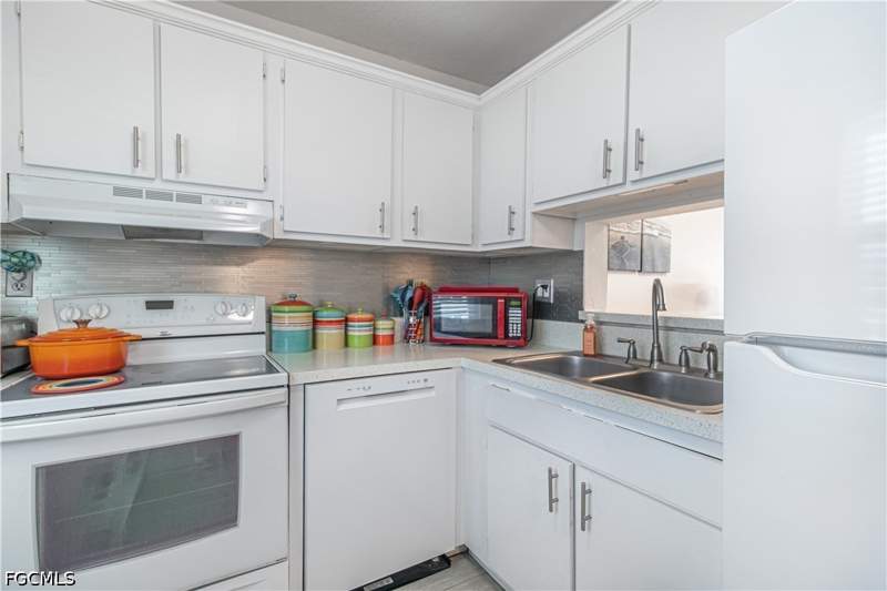2 bedroom Condominium at 1580 Pine Valley Dr 414, Seven Lakes, Fort Myers — photo 3