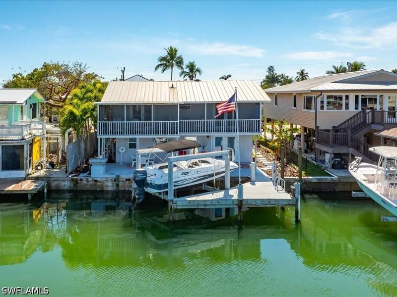 5 bedroom SingleFamilyResidence at 565 Coconut Ave, Goodland Isles, Goodland — photo 3