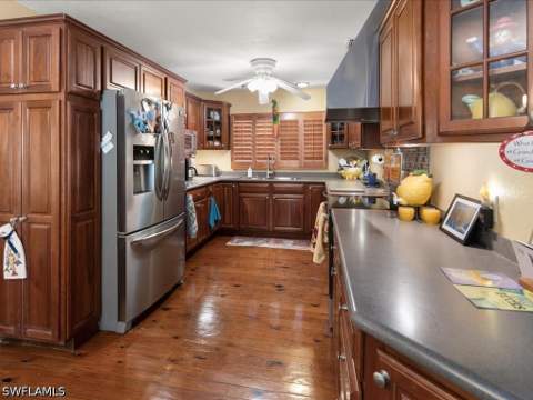 565 Coconut Ave, Goodland FL - photo 8 of 35