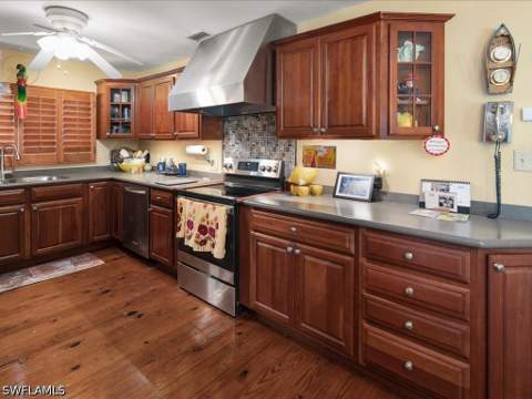 565 Coconut Ave, Goodland FL - photo 9 of 35