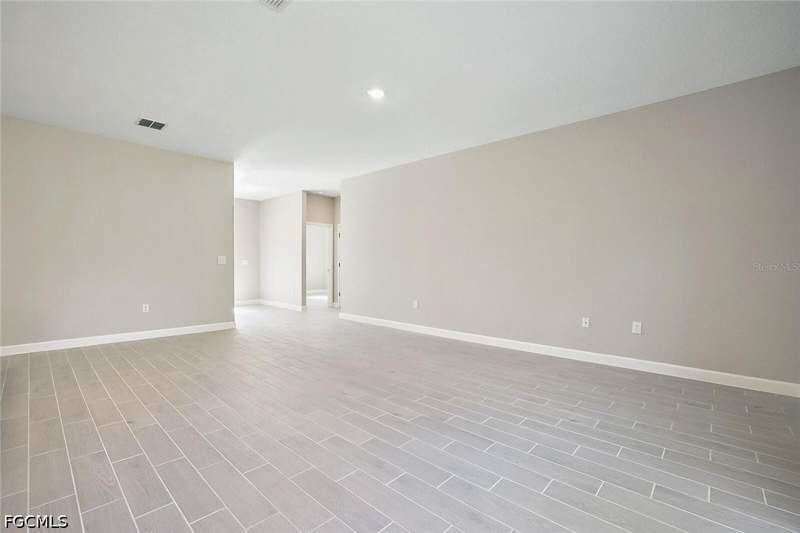 4 bedroom SingleFamilyResidence at 1814 Diplomat Pkwy W, Cape Coral, Cape Coral — photo 3
