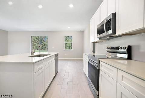 1814 Diplomat Pkwy W, Cape Coral FL - photo 7 of 18