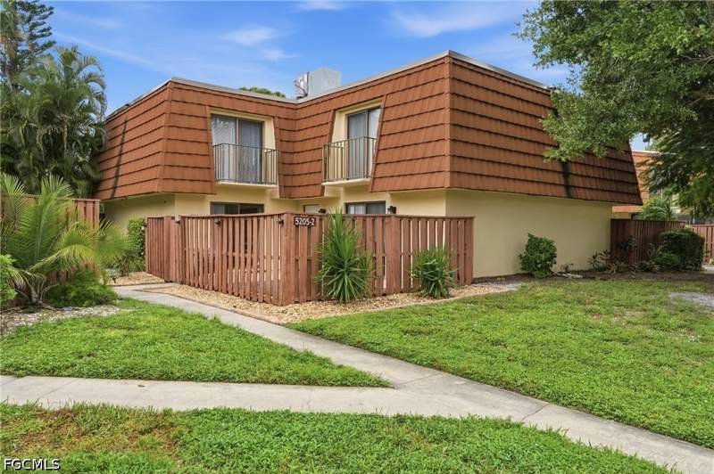 2 bedroom Townhouse at 5205 Cedarbend Dr 2, Village Of Cedarbend, Fort Myers — photo 2