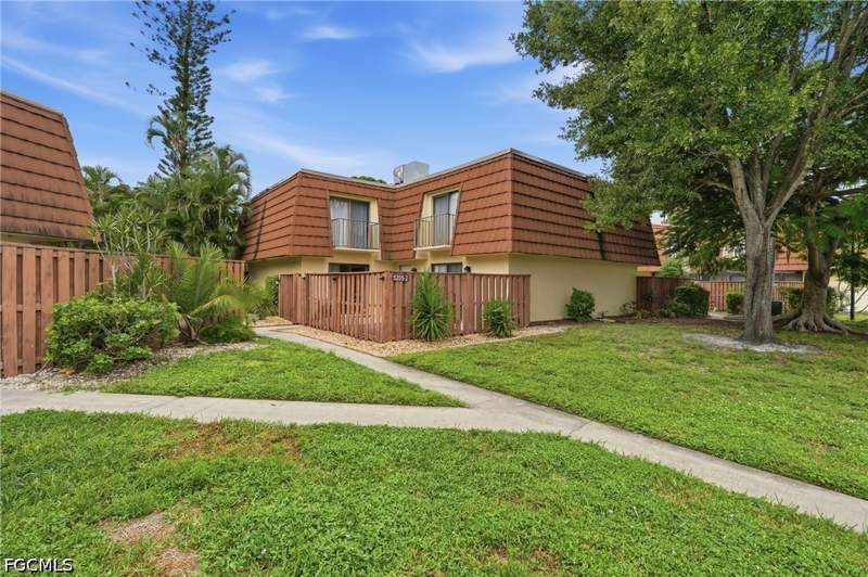 2 bedroom Townhouse at 5205 Cedarbend Dr 2, Village Of Cedarbend, Fort Myers — photo 4