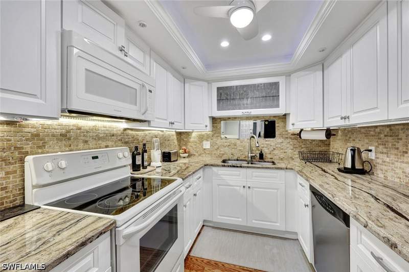 2 bedroom Condominium at 955 Palm View Dr 307, Wedgmont, Naples — photo 4