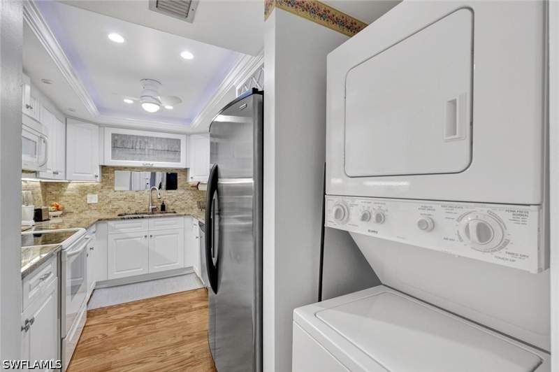 2 bedroom Condominium at 955 Palm View Dr 307, Wedgmont, Naples — photo 5