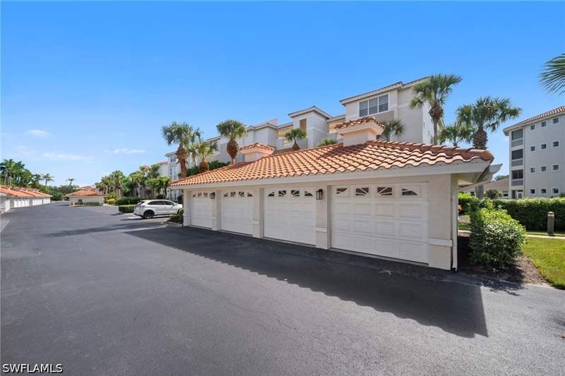 3 bedroom Condominium at 730 Waterford Dr 204, Eagle Creek, Naples — photo 4