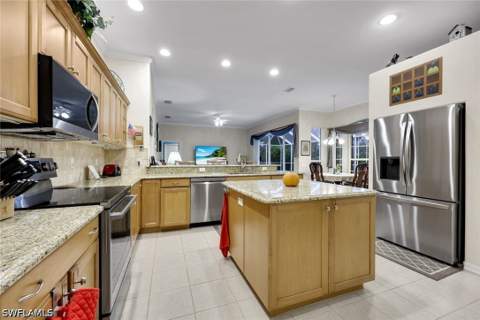661 27th St NW, Naples FL - photo 10 of 41