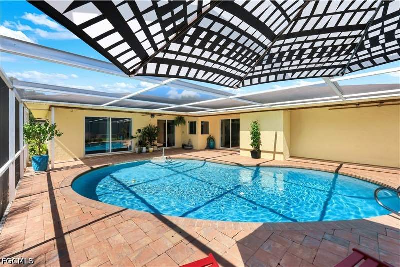 3 bedroom SingleFamilyResidence at 6025 Macbeth Ln, Island Park Woodlands, Fort Myers — photo 2