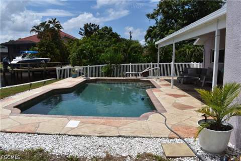 1304 Thompson St, North Fort Myers FL - photo 7 of 27