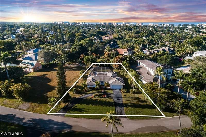 3 bedroom SingleFamilyResidence at 700 Bow Line Dr, Moorings, Naples — photo 3