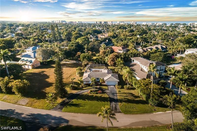 3 bedroom SingleFamilyResidence at 700 Bow Line Dr, Moorings, Naples — photo 5